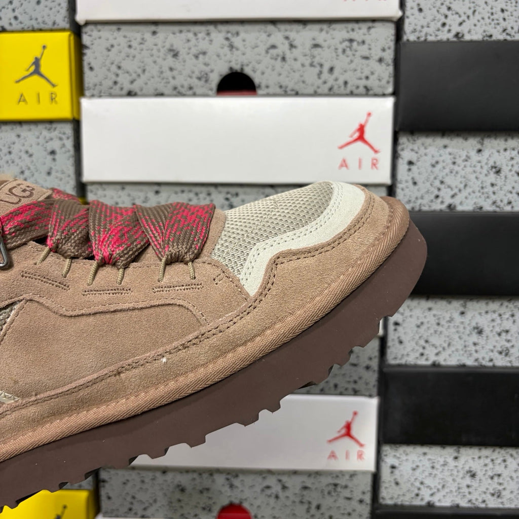 UGG Lowmel Lace-Up Sneaker – Suede & Mesh Low-Top Trainer with Shearling Lining & Bold Red Woven Laces in Sand