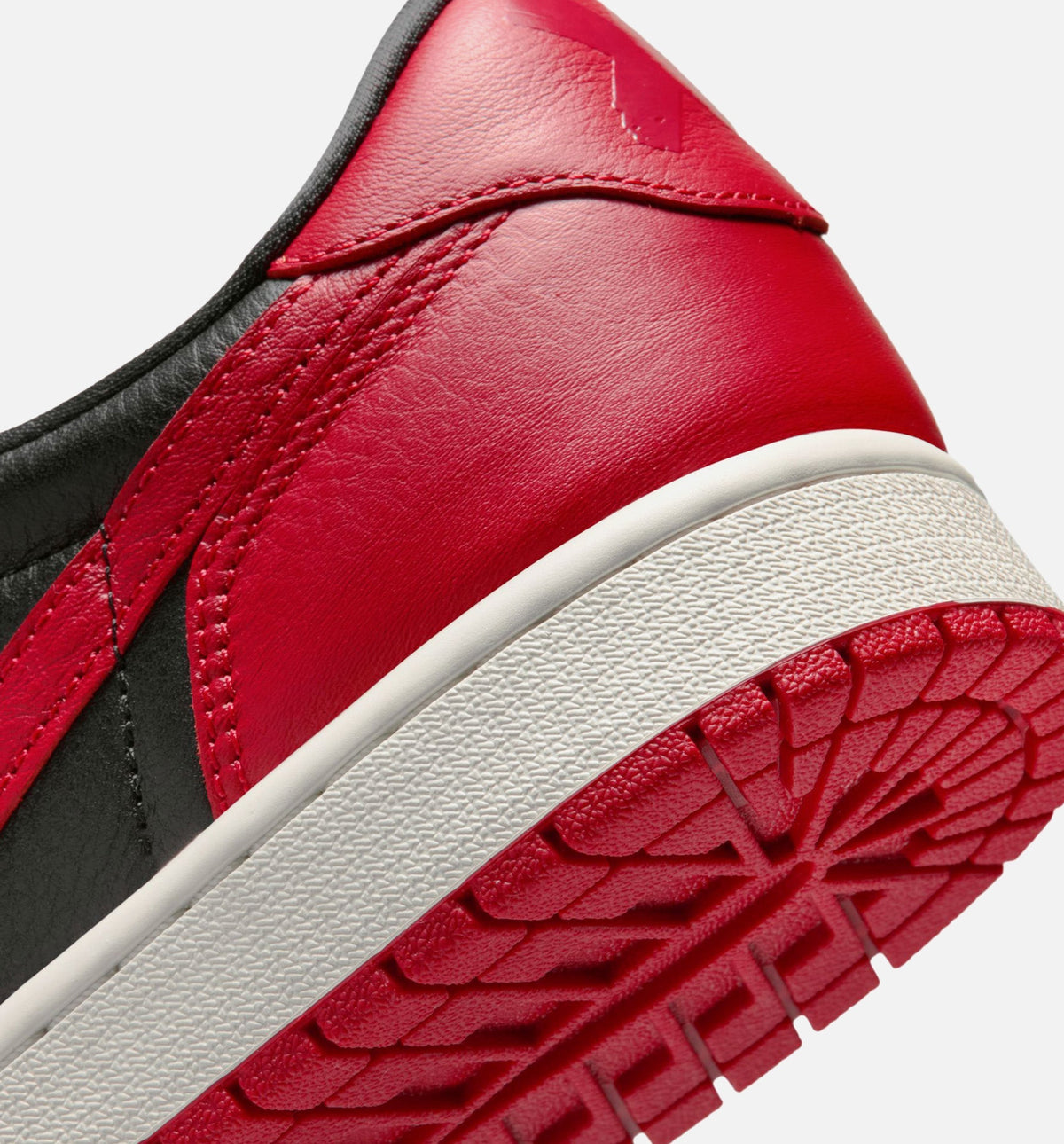 Air Jordan 1 Retro Low OG Banned – Men's Lifestyle Shoe in Black/Varsity Red/Summit White