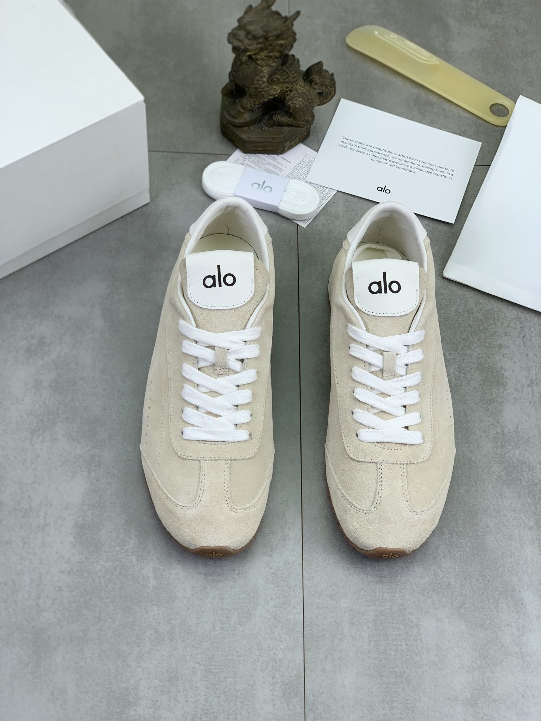 Alo Gum Sole Low-Top Sneakers