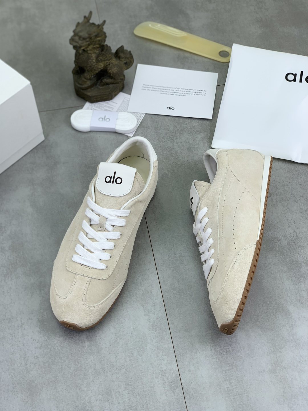 Alo Gum Sole Low-Top Sneakers